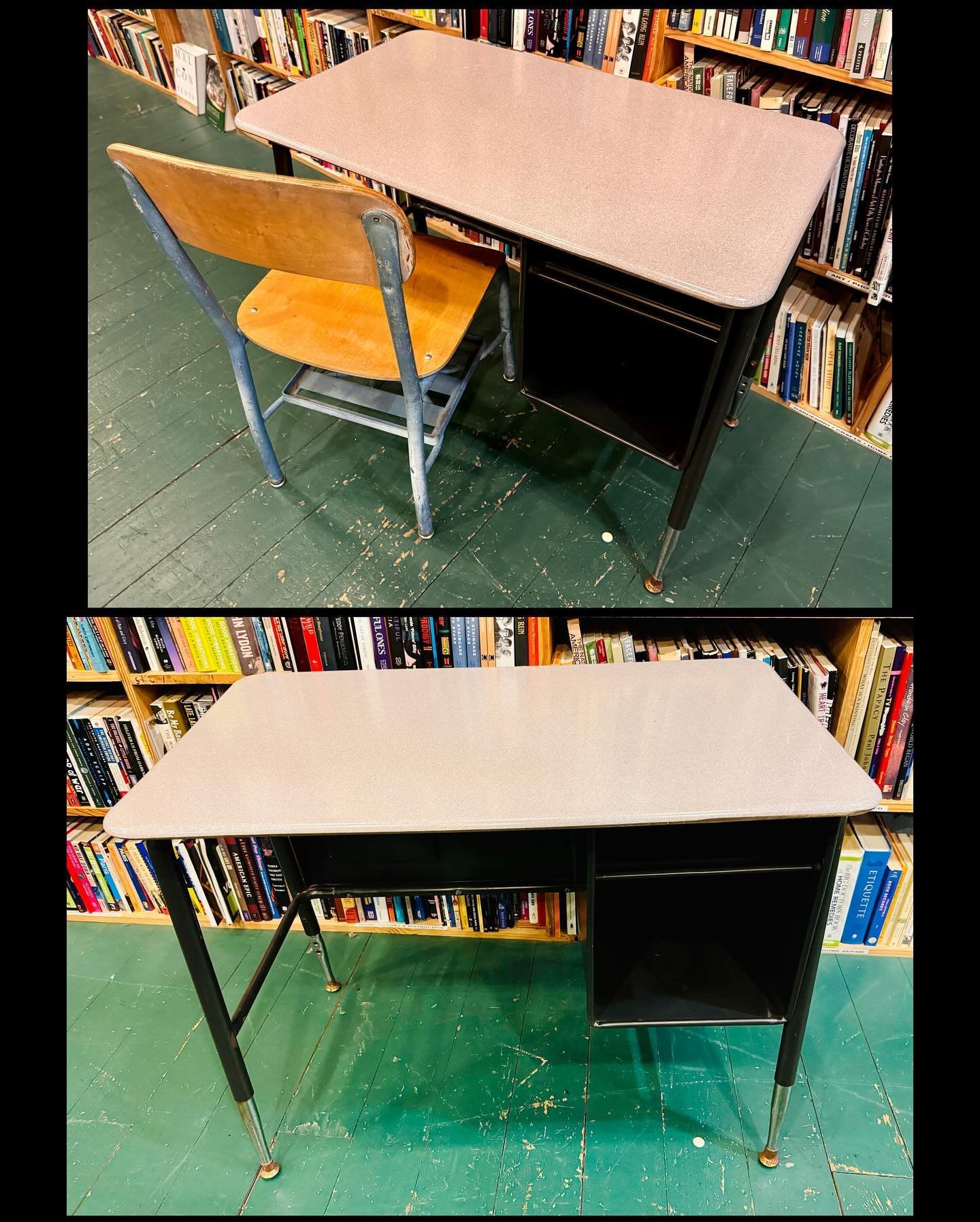 Small (34&rdquo; x 20&rdquo;) metal desk with lower storage. Height is adjustable. Fantastic for home detention. $35
#desk #fatrabbitky