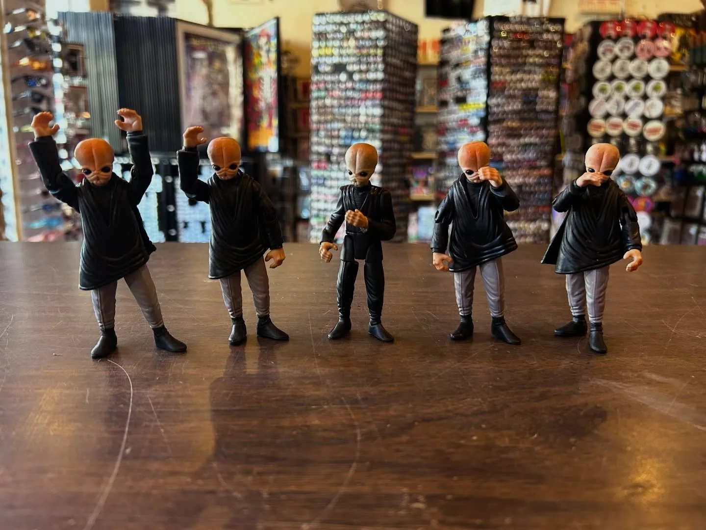 Figrin D&rsquo;an and the Modal Nodes. Missing all the instruments they need to play their &ldquo;jizz&rdquo; music. Look it up, they are Jizz Legends (https://starwars.fandom.com/wiki/Jizz/Legends). $10 for the set. 
#fatrabbitky #starwars #jizzmusi