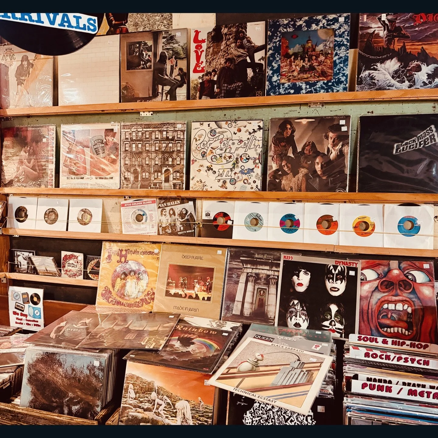 Four full crates of hot stuff out now! Classic rock, metal, prog, freakin&rsquo; AOR&hellip; Most of it in EXCEPTIONAL CONDISH. 
#fatrabbitky #vinyl