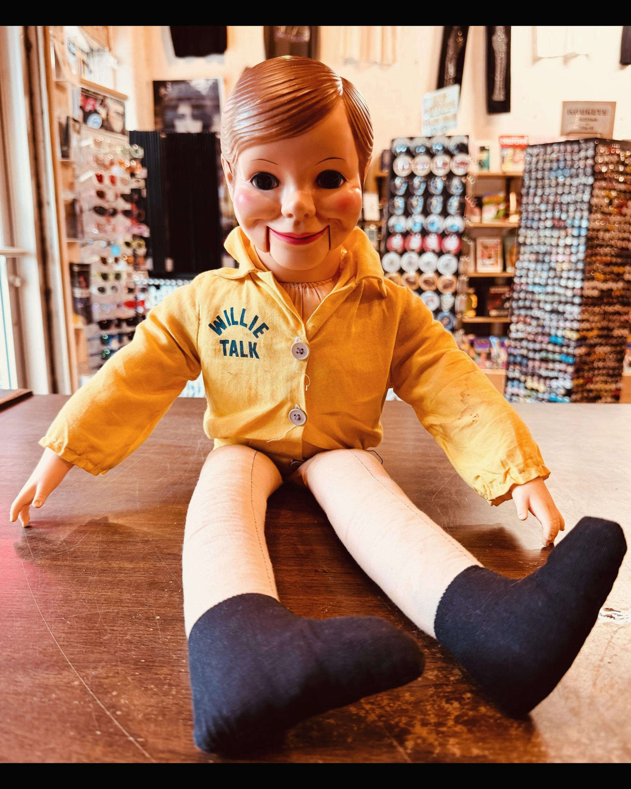 Willie Talk? Willie Come Alive In the Night? Willie Find Some Goddamn Pants? $10
#fatrabbitky #willietalk #dummy #vintagetoys