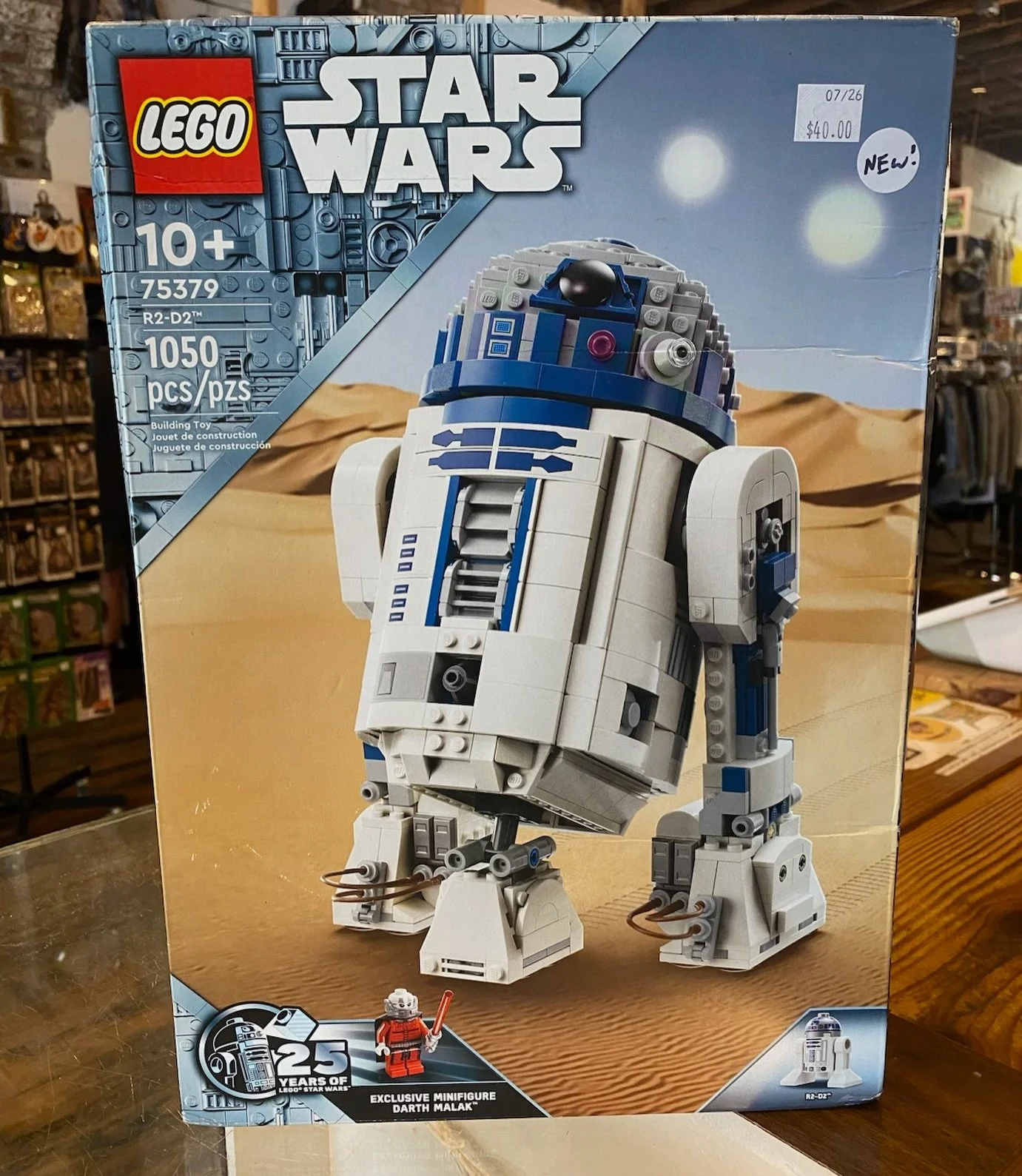 Unopened big boy LEGO R2-D2 Box has light damage but contents unmarred. $40
#fatrabbitky #starwars #lego