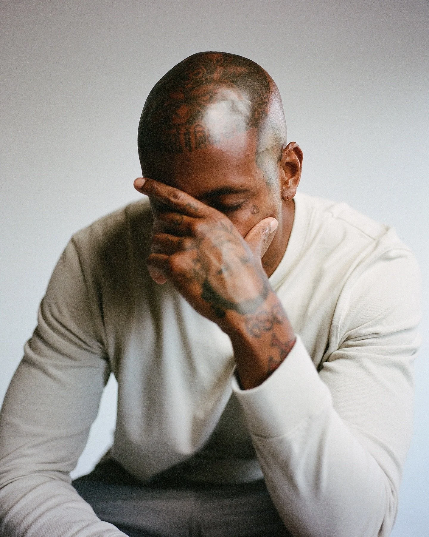 Film portrait shots capture by @parkandlexstudios co-owner @photosbyrome of @afielseven. Shot on Mamiya 645 Medium format camera on Expired Porta 160 film #parkandlexstudios