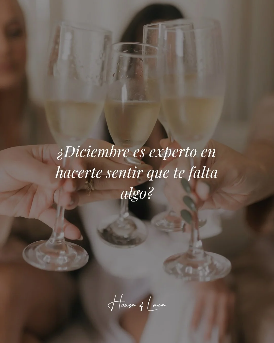 Diciembre y yo tenemos un acuerdo:
no m&aacute;s m&aacute;scaras,
no m&aacute;s &ldquo;estoy bien&rdquo;.

Solo yo, conmigo, sin filtros. 💛
A veces, el inicio de la transformaci&oacute;n no es
hacer m&aacute;s, sino detenerte&hellip; y escucharte.

