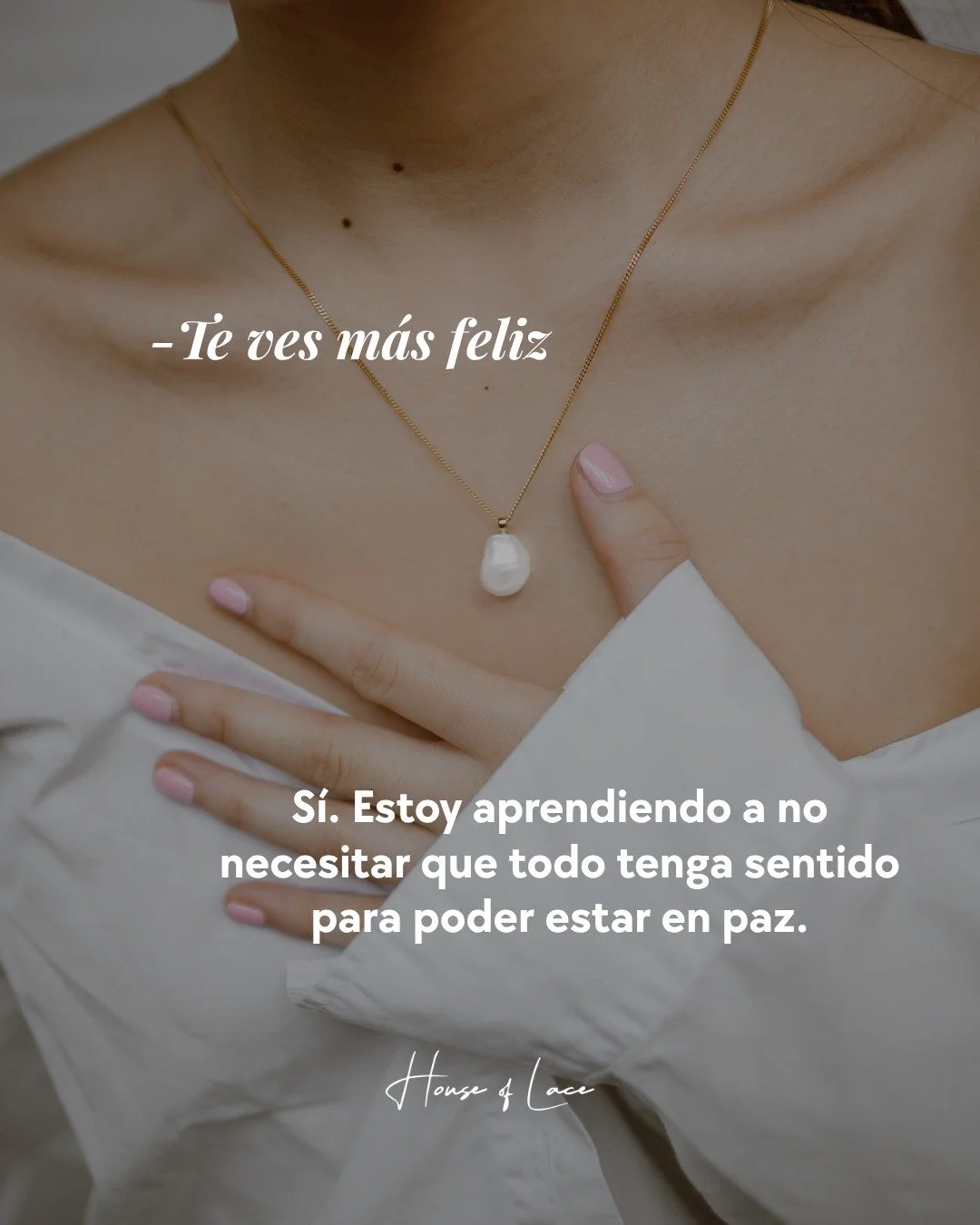 La felicidad no llega con grandes cambios afuera, sino con peque&ntilde;os despertares adentro. 🌷