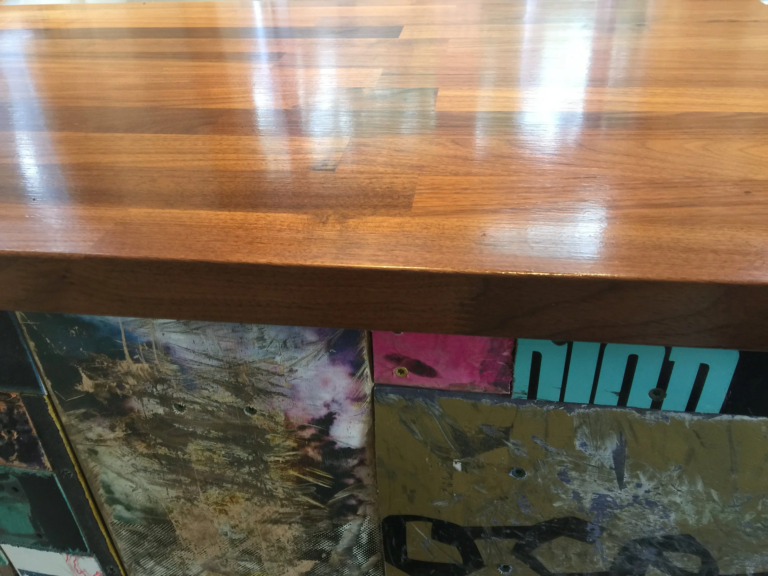 The housing around the fridge is made from recylced skateboards. 