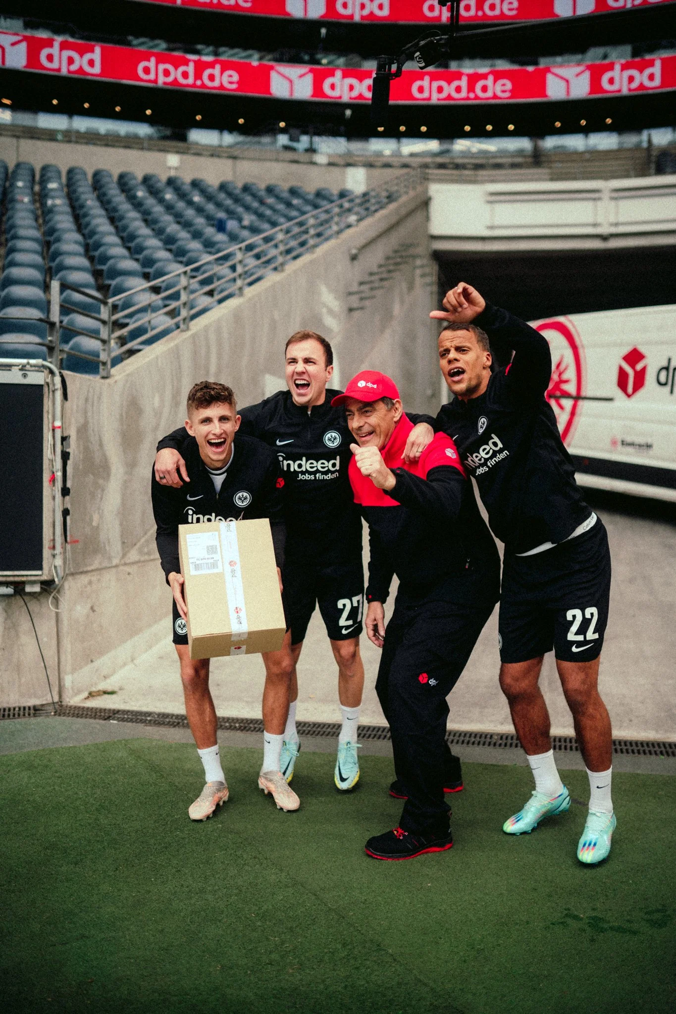 DPD_Eintracht_BTS_SPK6850_web72dpi.jpg