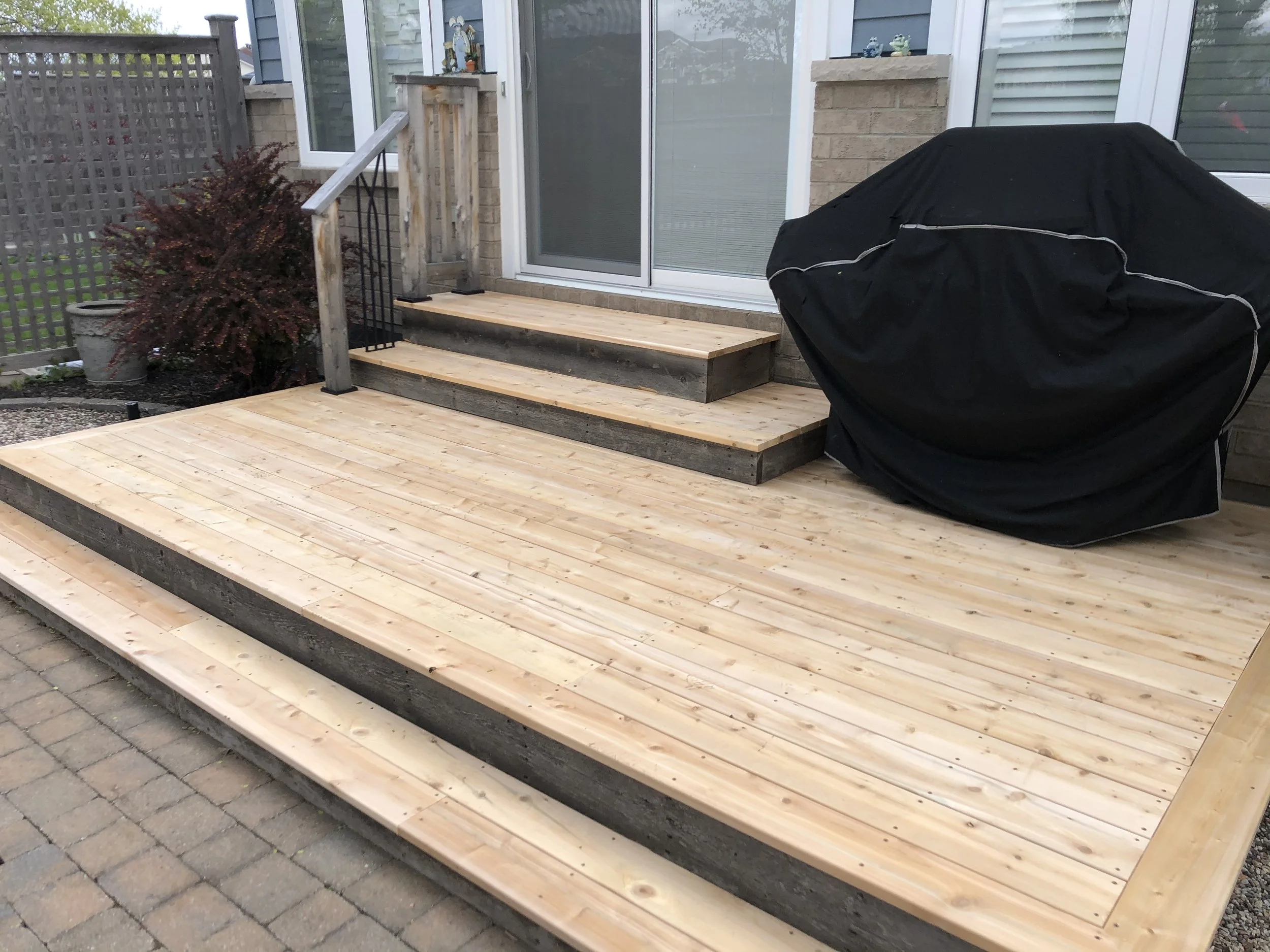 Lanark Cedar 5/4 x6 decking white cedar
