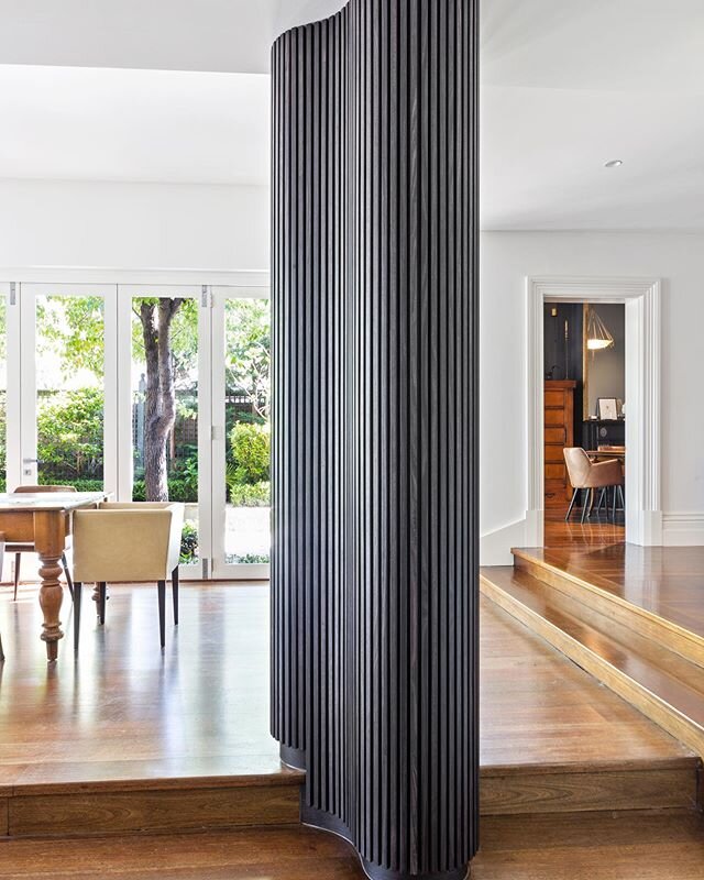Column details at our completed Brighton project. See how the team at Golden disguised two structural columns, in doing so, creating this feature 
@designbygolden 
#building
#architecture
#melbournebuilder
#renovate
#renovation 
#extension
#design