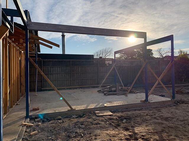Perfect day for erecting steel at Hampton yesterday
@maison_co_ 
#design
#building
#extension
#renovation
#architecture
#construction
#interiordesign
#melbournebuilder