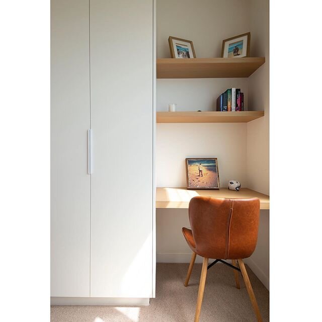 Bedroom study nook at South Melbourne. Clean, simple and functional 
By: David Norman Architecture 
#building
#architecture
#melbournebuilder
#renovate
#renovation
#extension
#design