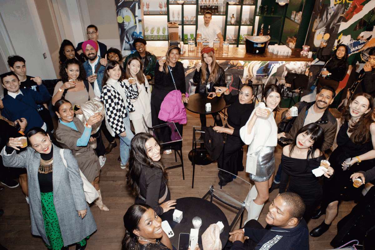 NEW YORK STORE — Flying Solo