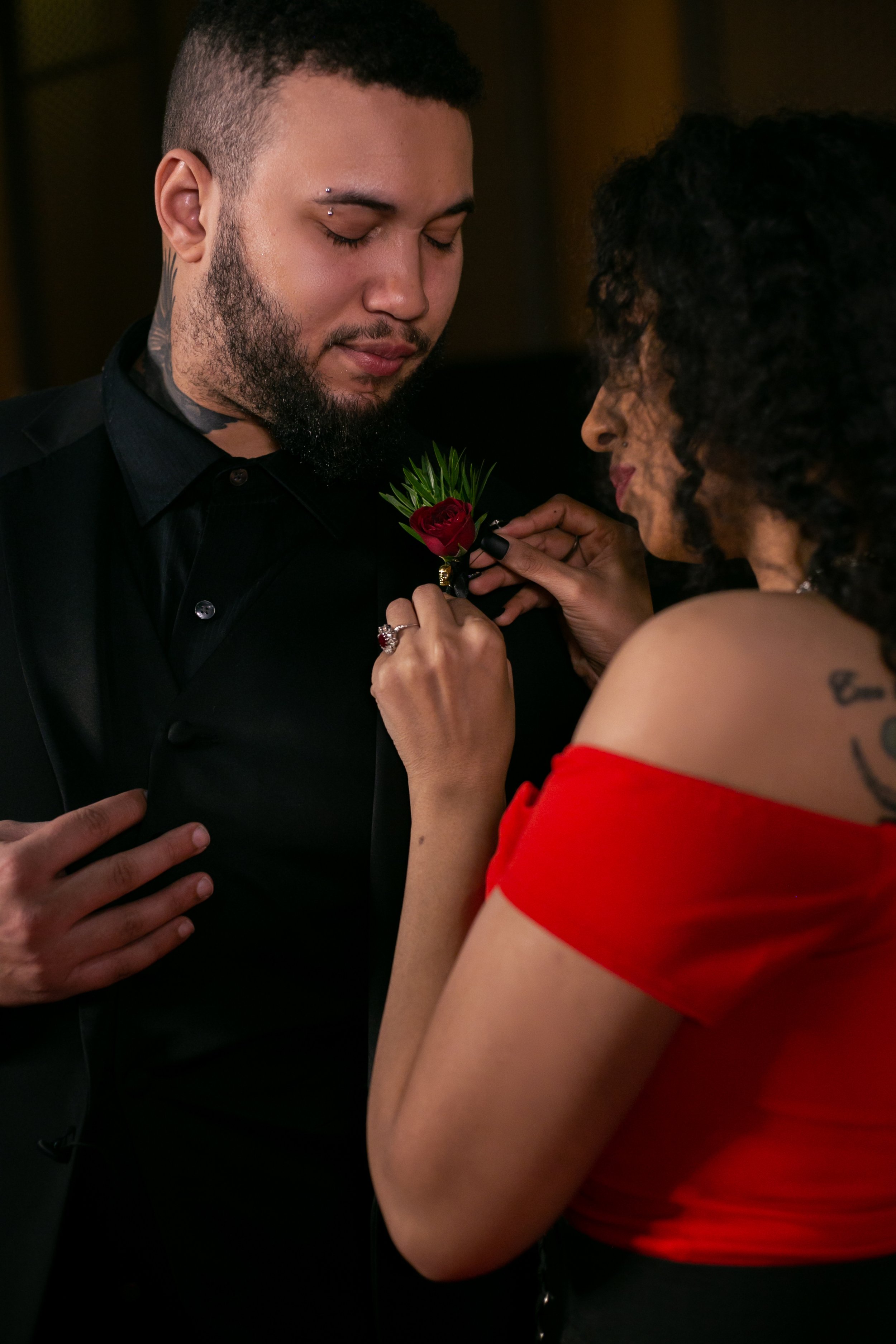 Vampire Inspired wedding photography in Salem Oregon and putting on Hummingbird Flower studio boutonniere.