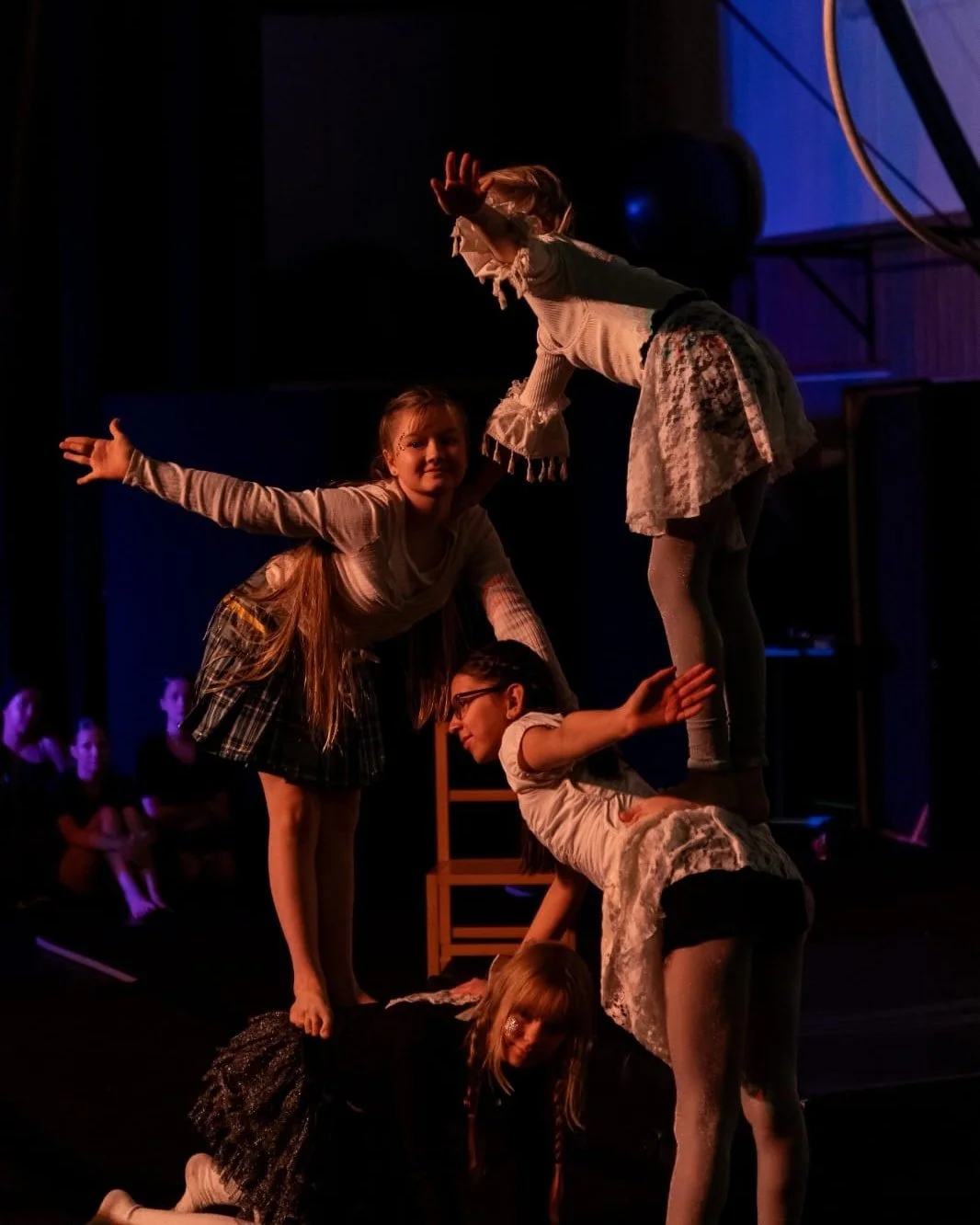 Linnanm&auml;en sirkuskoulu toivottaa railakasta uutta vuotta 2026! 🥳💫

 #uusivuosi #sirkus #linnanm&auml;ensirkuskoulu #helsinki