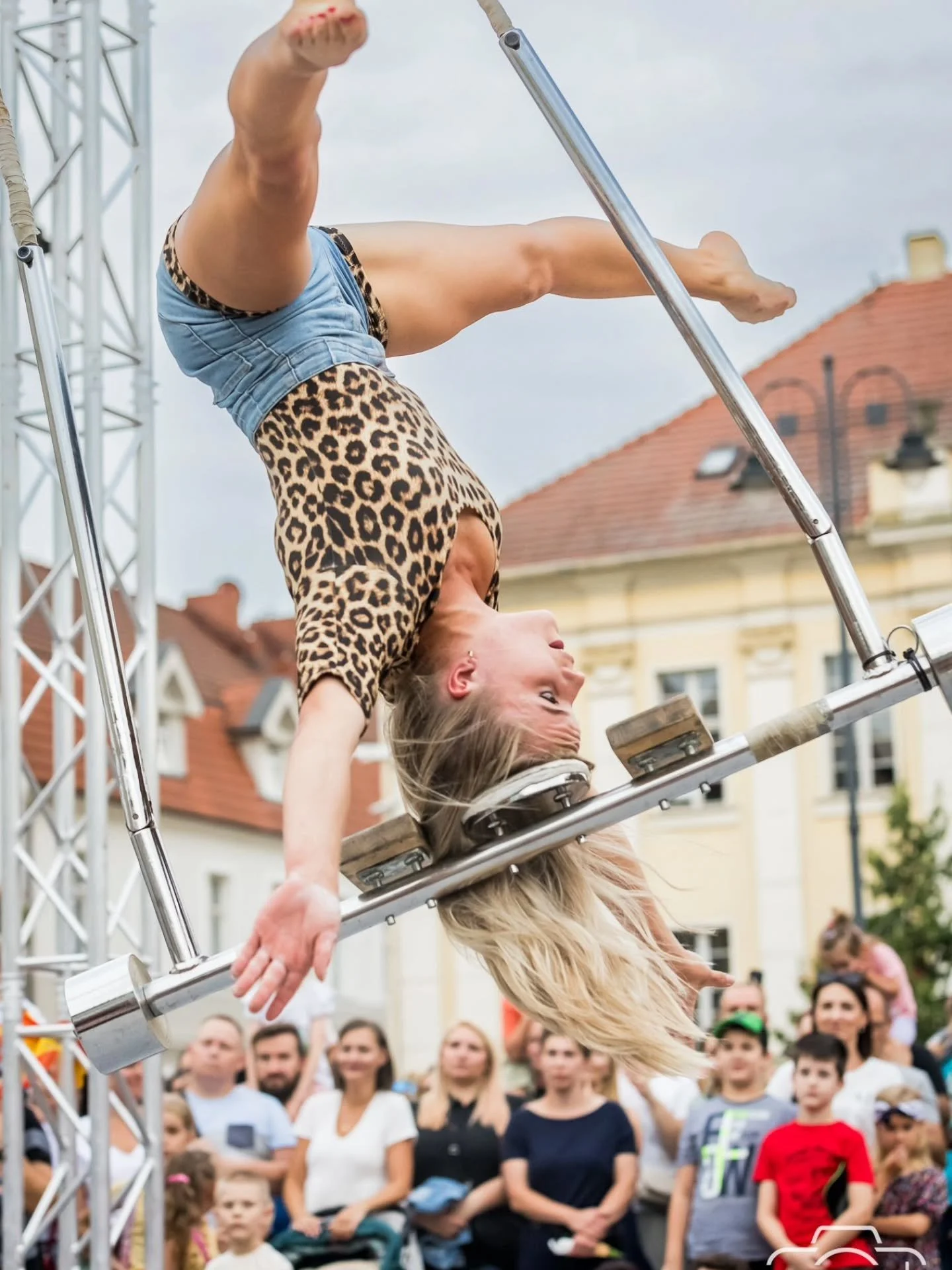 Esittelyss&auml; lintsin kasvatti Ada Forsberg ✨️

Ada Forsberg aloitti sirkusharrastuksen Linnanm&auml;en sirkuskoulussa, sen silloisissa tiloissa Lauttasaaressa vuonna 2006.
Harrastus vei mukanaan ja muutaman vuoden p&auml;&auml;st&auml; Ada k&auml