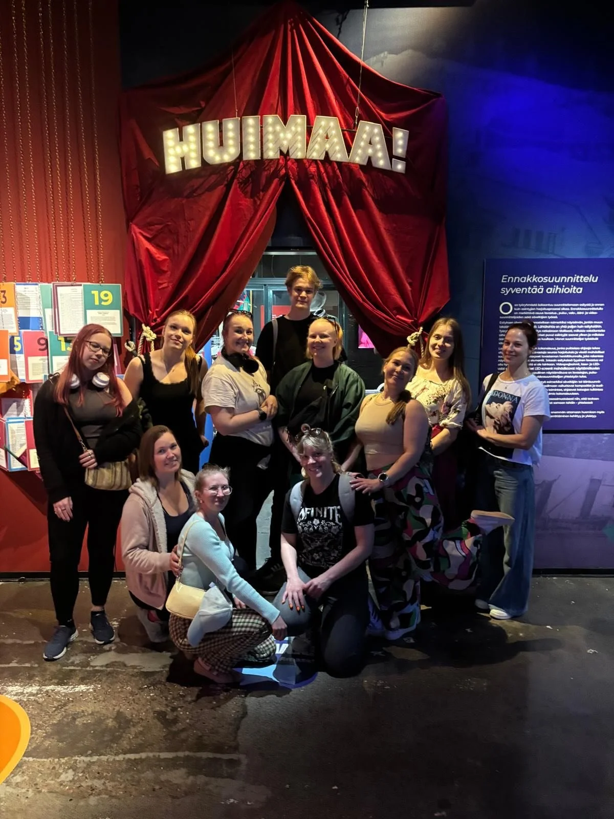 Opettajat p&auml;&auml;siv&auml;t pelaamaan tyhy-p&auml;ivill&auml; sirkuskoulun omaa palkintoseikkailua ja nauttimaan pelieduista 🏆✨. Kohteeksi valittiin Lauttasaari, Ruoholahti ja keskusta spotit.

VARO JUONIPALJASTUKSIA 😱

🎪Huimaa! Sirkusn&auml