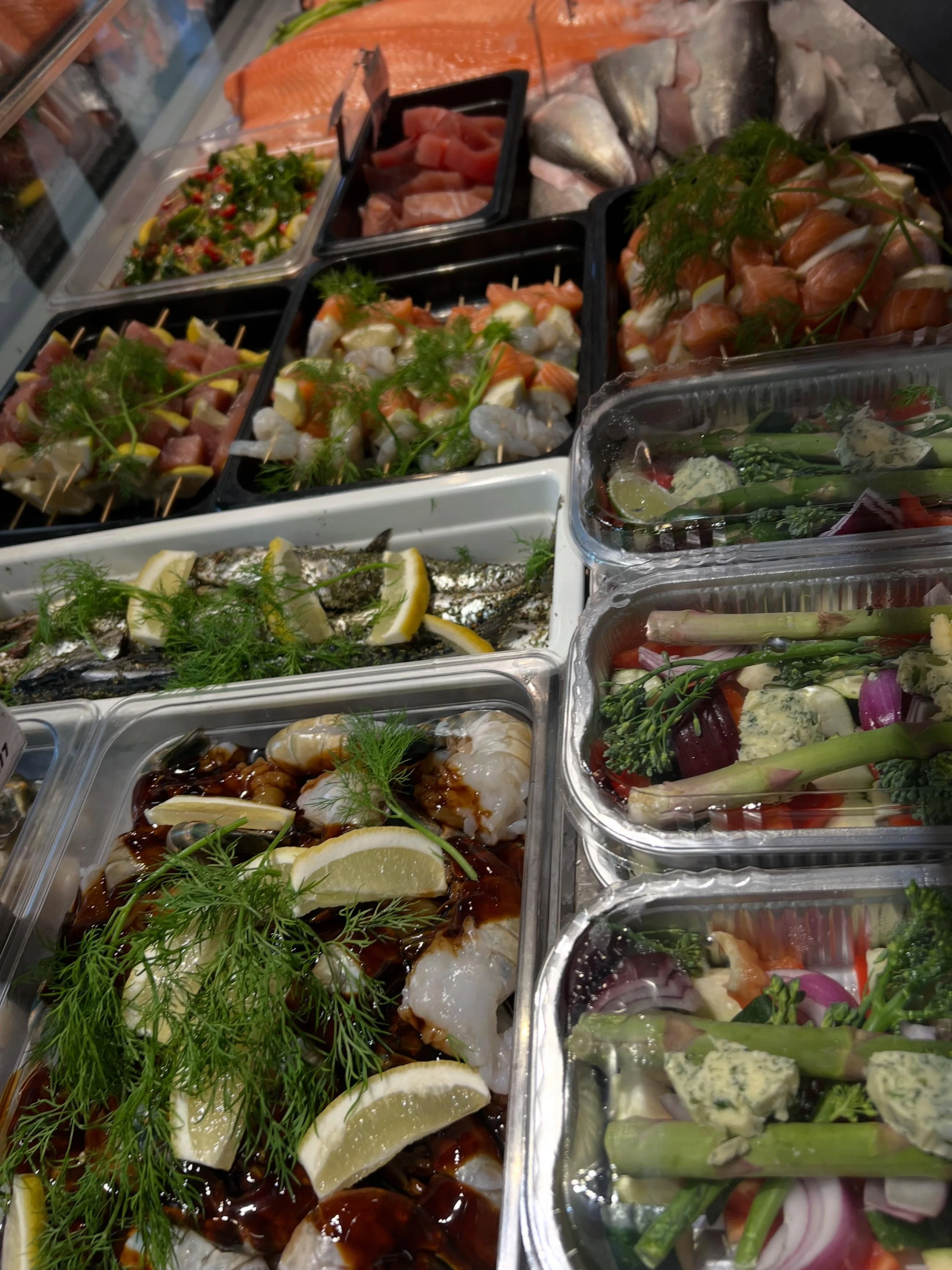 Herkkuja &auml;itienp&auml;iv&auml;&auml;n ❤️👩&zwj;🍳
Suosittelemme helppoja ja herkullisia vaihtoehtoja grilliin:

&bull; Tonnikala&ndash;sitruunavartaat
&bull; Lohi&ndash;j&auml;ttikatkarapu&ndash;sitruunavartaat

4 &euro; / kpl

P&auml;iv&auml;n 