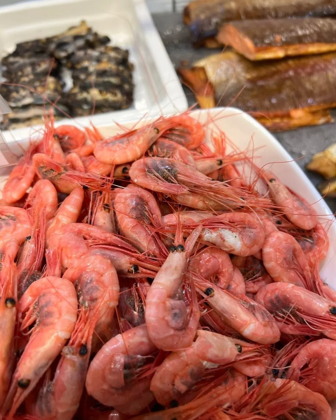 Viikon kampanjat✨

🥪 Keskiviikko 10.6. &ndash; Voileip&auml;p&auml;iv&auml;
Kylm&auml;savulohi-, katkarapu- ja anjovisvoileiv&auml;t vain 2 &euro;/kpl.

🐟 Torstai 11.6. &ndash; Frittimuikkup&auml;iv&auml;
Rapeita friteerattuja muikkuja - 4,50&euro;
