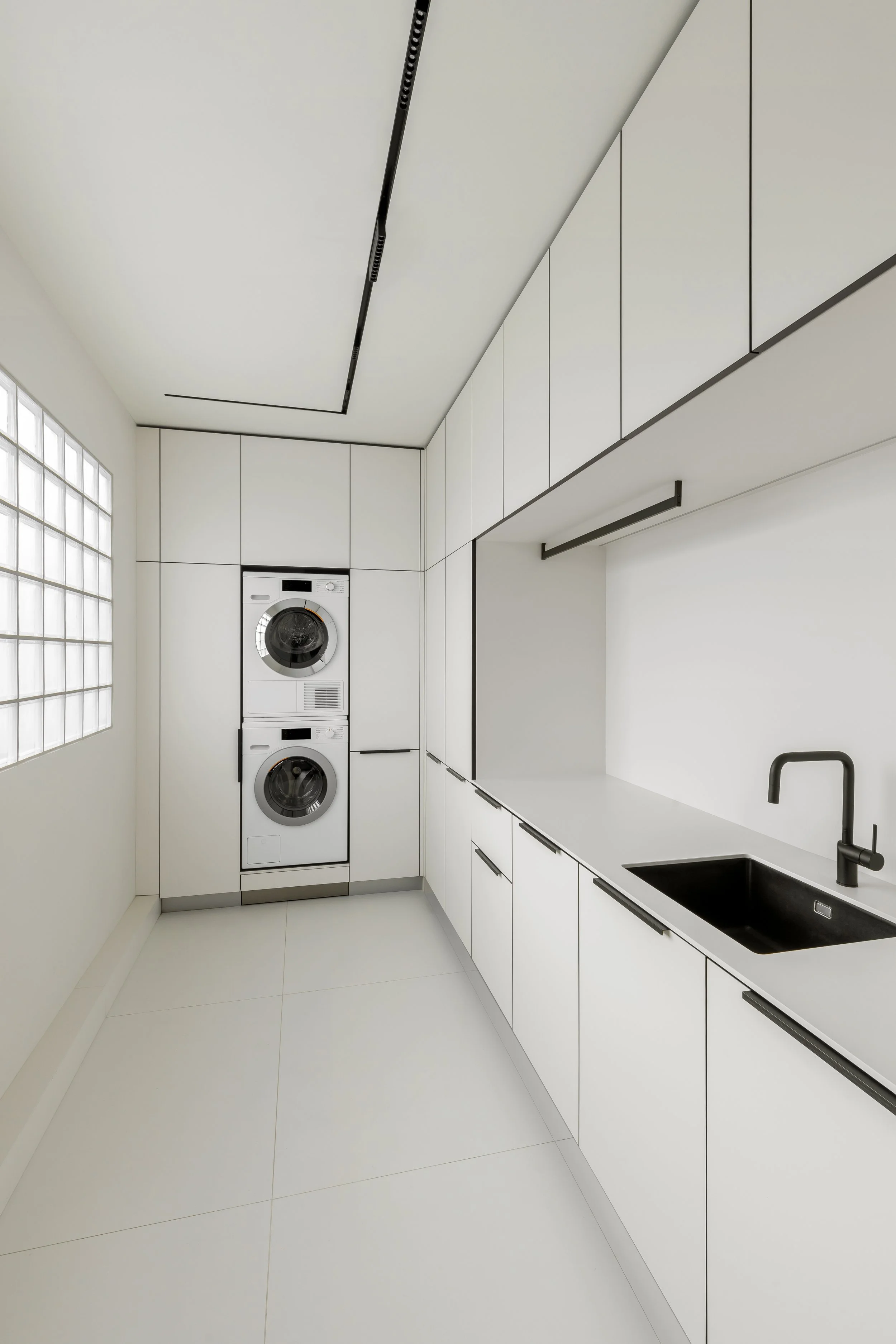 LAUNDRY — KITCHEN LINO