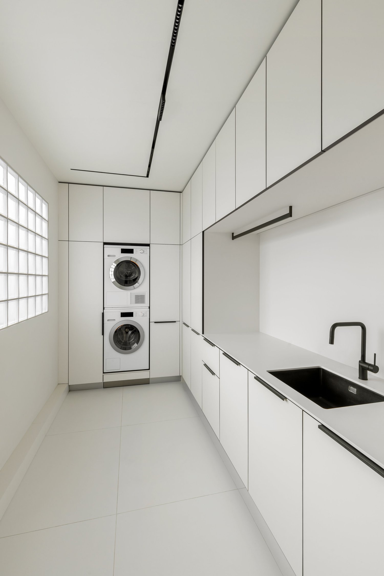 LAUNDRY — KITCHEN LINO