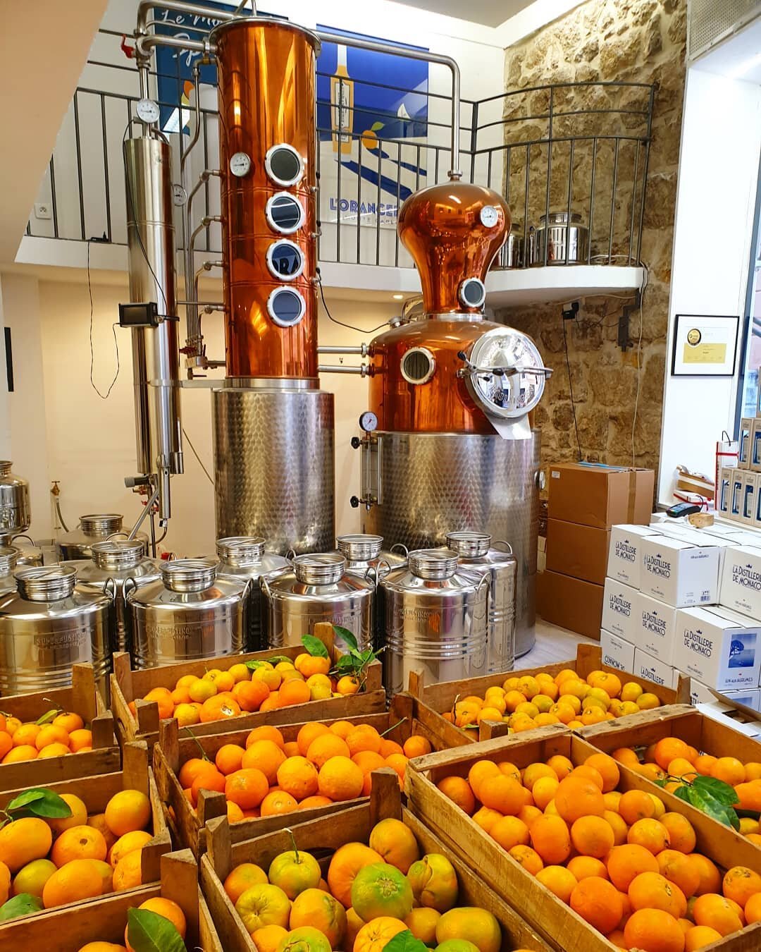 And we're off! The 2021 harvest has begun and the fruit is fresh, fragrant and looking pretty as...an orange! 
Stop in and visit us if you are in the area (with a mask and respecting social distancing) and take in the beautiful aroma from the product