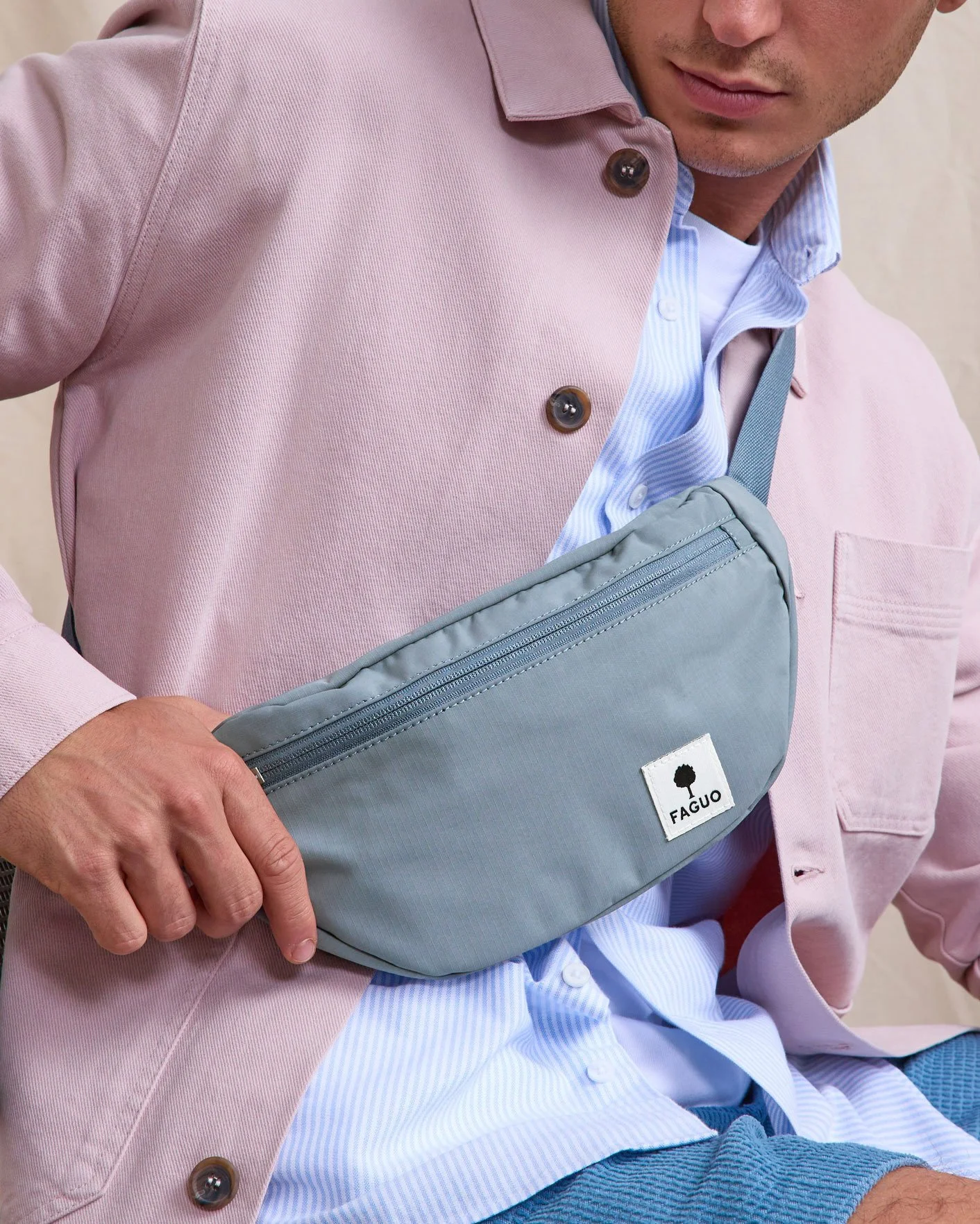 prod-47948-sac-banane-bleu-grise-polyester-recycle-modele-banane-cambium-1412x1764-s.jpg