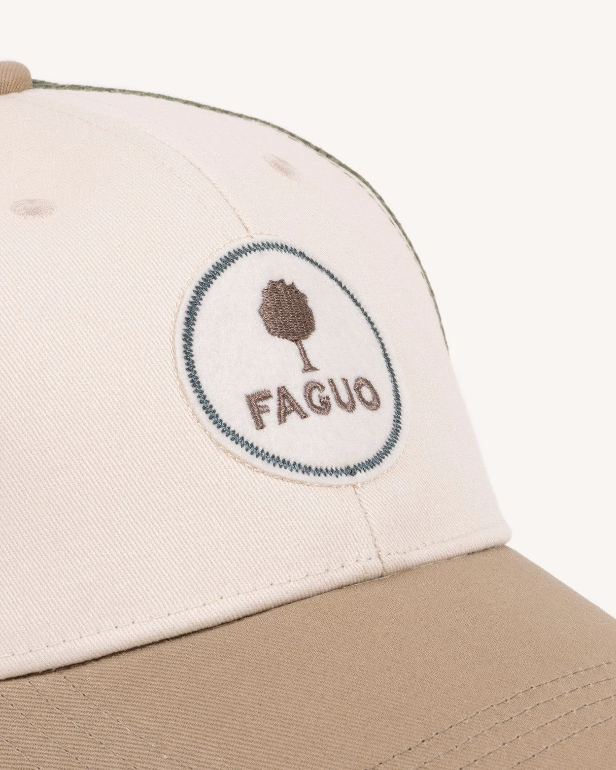 prod-47126-casquette-beige-clair-vert-polyester-recycle-modele-trucker-cap-1214x1517-s.jpg
