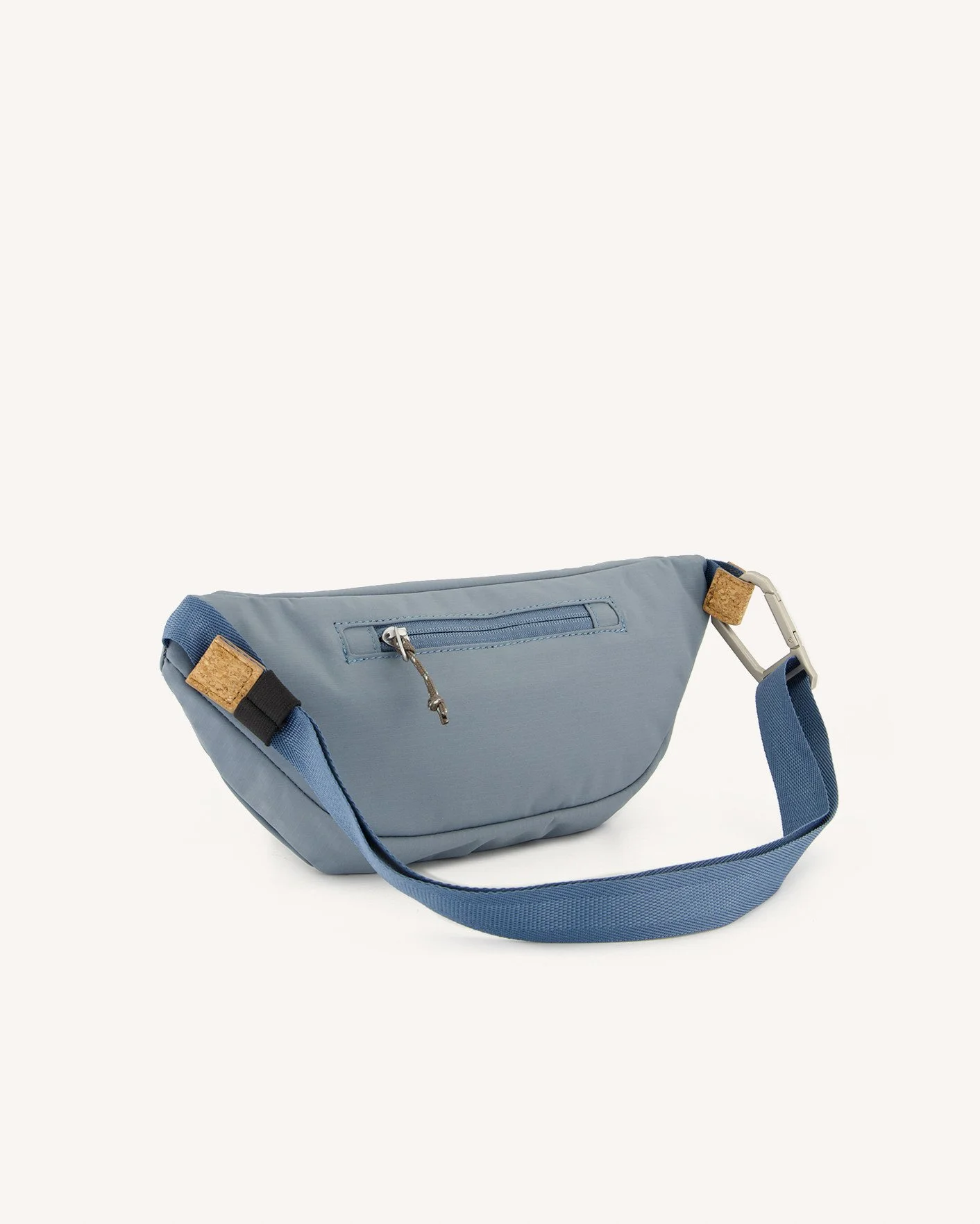 prod-47946-sac-banane-bleu-grise-polyester-recycle-modele-banane-cambium-1412x1764-s.jpg