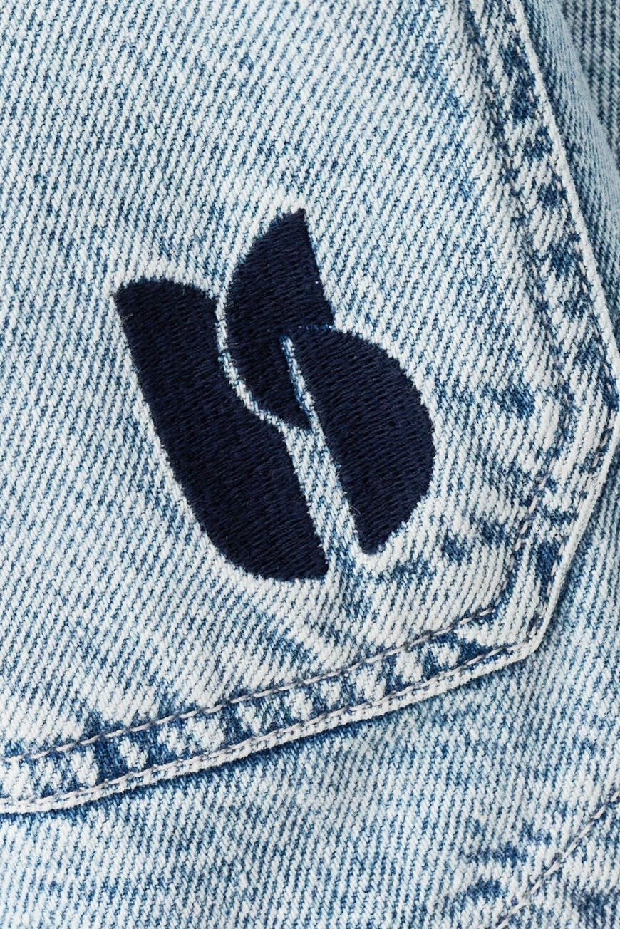 1E26JUNO_BLUEJEANS_N3_11zon.jpg