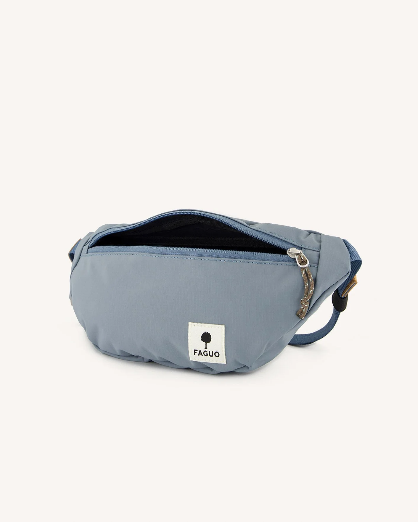 prod-47945-sac-banane-bleu-grise-polyester-recycle-modele-banane-cambium-1412x1764-s.jpg