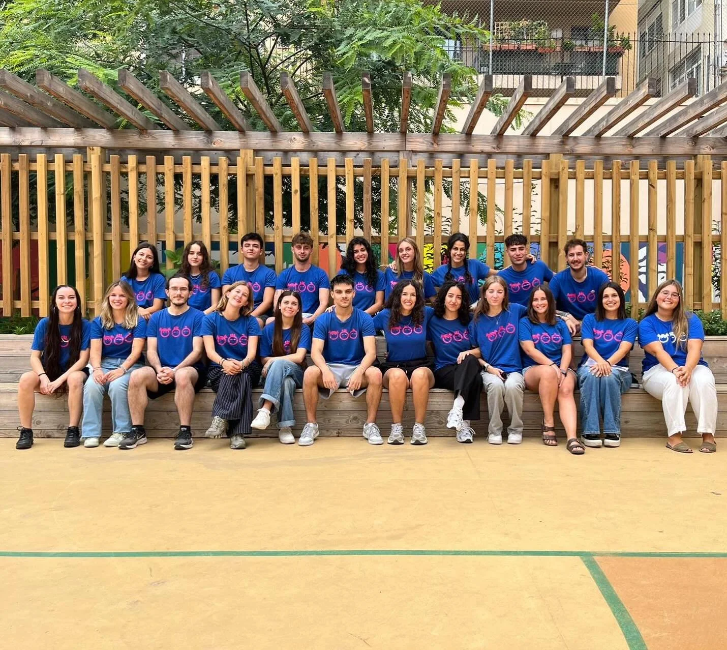 📸 Us presentem l’equip educatiu de l’Escola Diputació!
Un grup ple d’energia, entusiasme i moltes ganes de compartir aprenentatges i bons moments amb tots els infants. 💙✨ @escoladiputacio 
#valors #somvalors #lleure #cuina