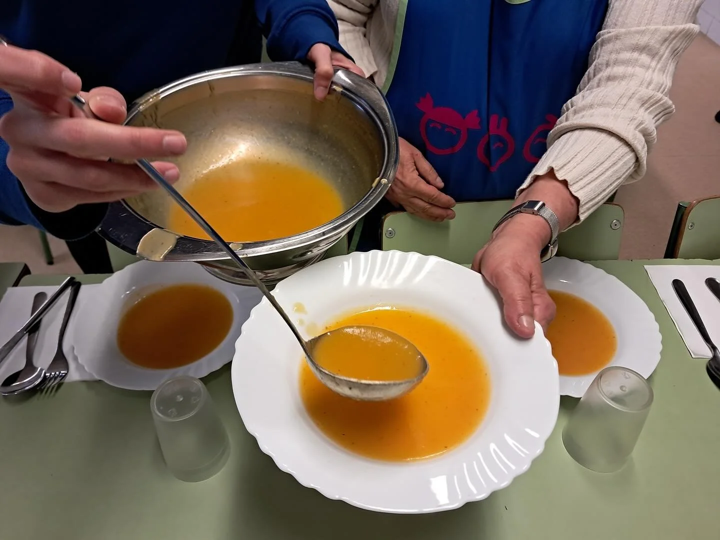 🍂 Temps de carbassa! 👩‍🍳👨🏻‍🍳
🌿 Propietats:
Rica en betacarotens, fibra i vitamina C, la carbassa reforça el sistema immunitari i cuida la pell. A més, el seu gust suau i dolç agrada tant a petits com a grans!
💡T