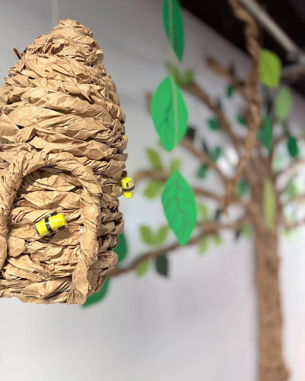 Els més petits de l’Escola Palau d'Ametlla han treballat en equip com petits exploradors del bosc! Han creat fulles, bolets, insectes pol·linitzadors i formigues treballadores al seu formiguer. Fins i tot han dissenyat i elaborat