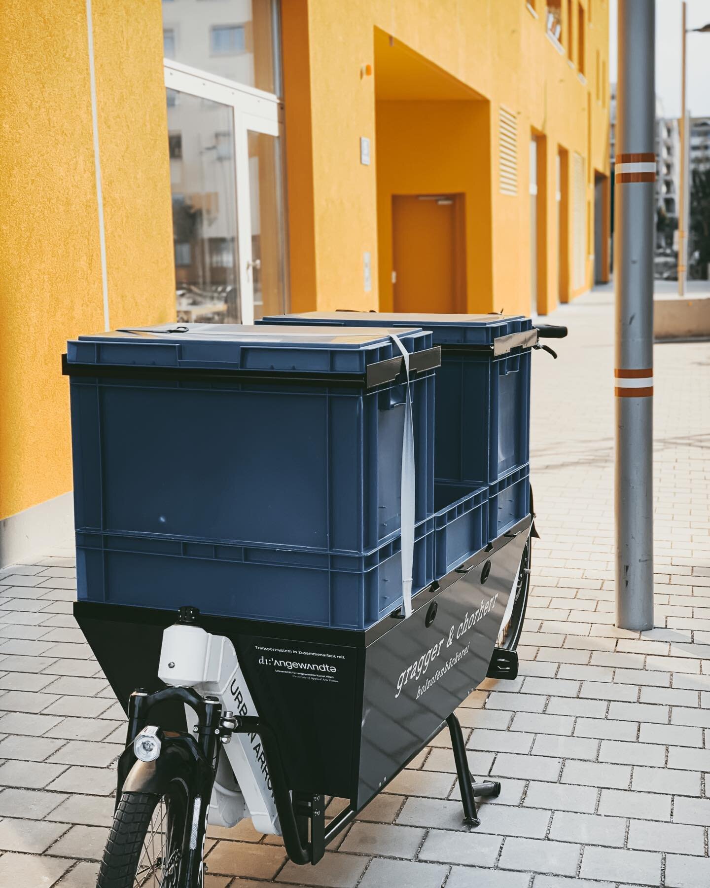 Diesen Samstag, 5.9.2020 radeln wir mit unserem Brotrad zum ersten Mal zum Johann-Nepomuk-Vogl-Markt im 18. Bezirk. Der Platz wurde gerade neu gestaltet und wird am Samstag eröffnet. Neu ist auch der wöchentliche Bauernmarkt, bei dem wir ab sofort 