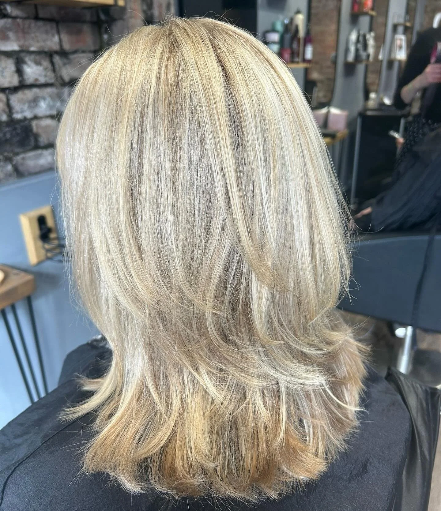 Blonde highlights for a midweek pick-me-up! 

Hair by @tori_tribehairstudio 
DM to book in

#blonde #blondehair #blondehighlights #hairdresser #oldtown #fashion #vanilla