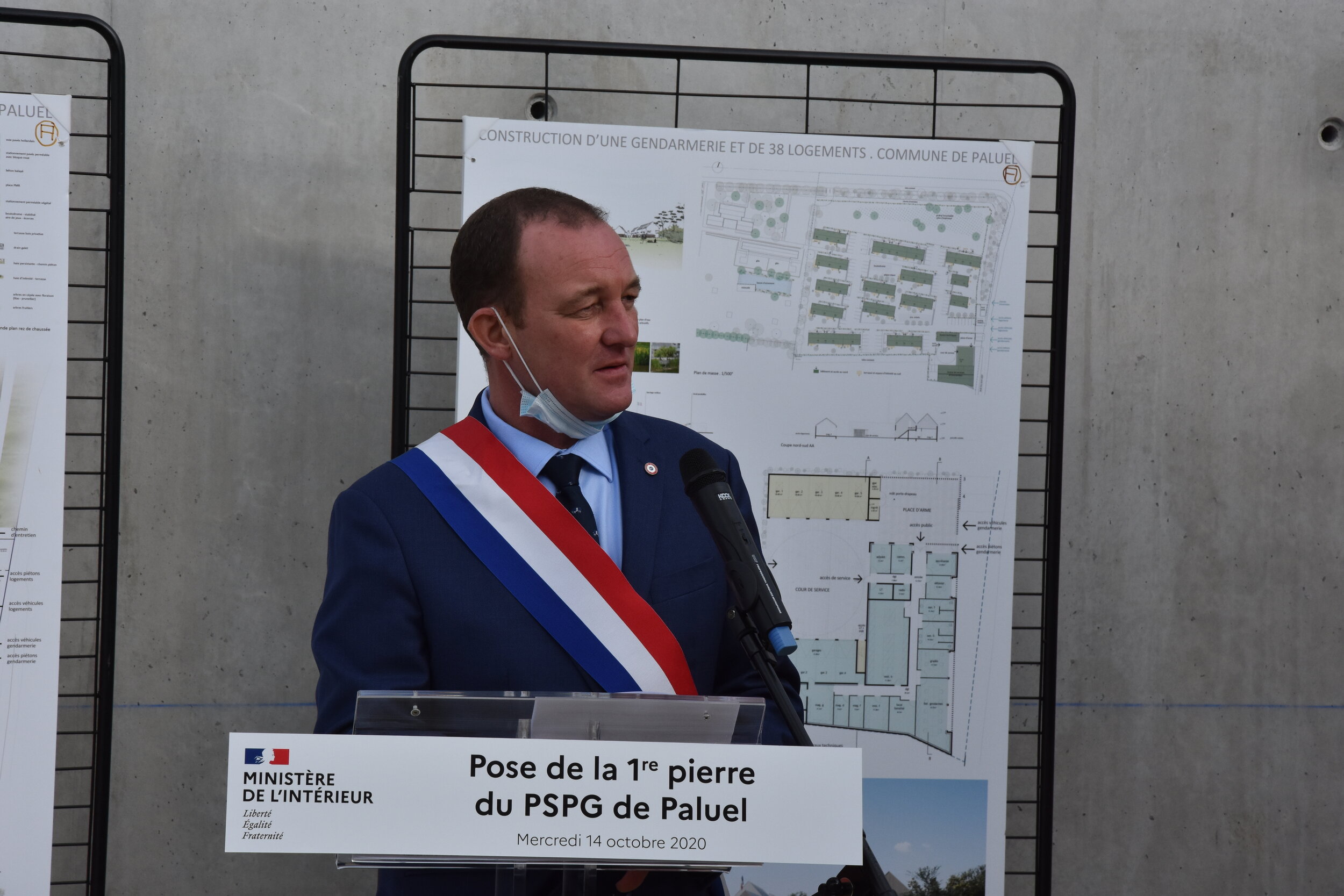 Dans son discours, Xavier Batut, député et rapporteur au budget de la Gendarmerie nationale, a indiqué que 450 millions d’euros étaient inscrits dans le pla France Relance pour la modernisation des brigades appartenant directement à l’Etat.
