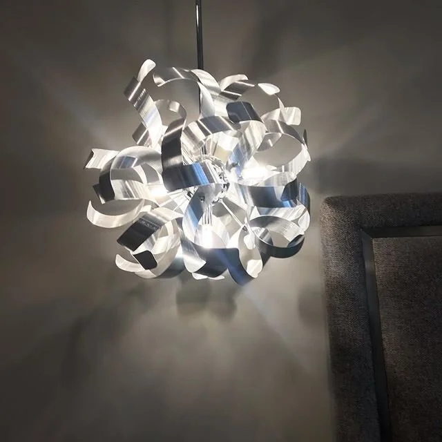 A little light bling to add some sparkle to the world ❤️💋💎
#lightingdesign #sparkles #interiordesign