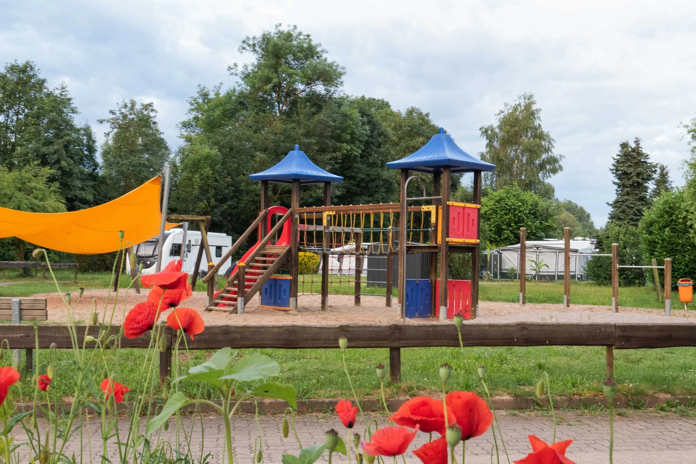 24-06 Südpfalz_Spielplatz_bei_der Rezeption.jpg