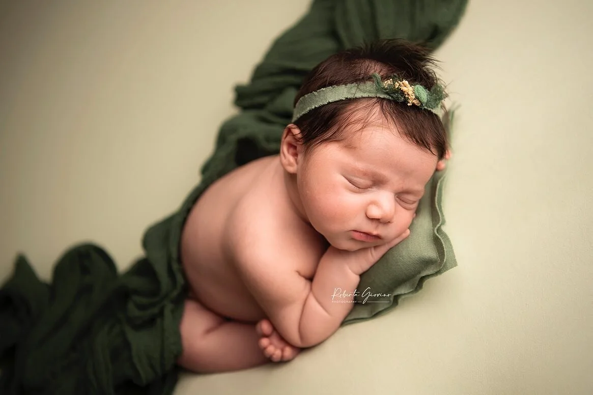 Cos&igrave; come il suo fratellino, anche Giulia avr&agrave; un ricordo bellissimo dei suoi primi giorni di vita!
➡️scorri le immagini per vederli insieme
Incredibile quanto si somiglino ☺️

Roberta Giovino, fotografa specializzata in Ritratti Artist