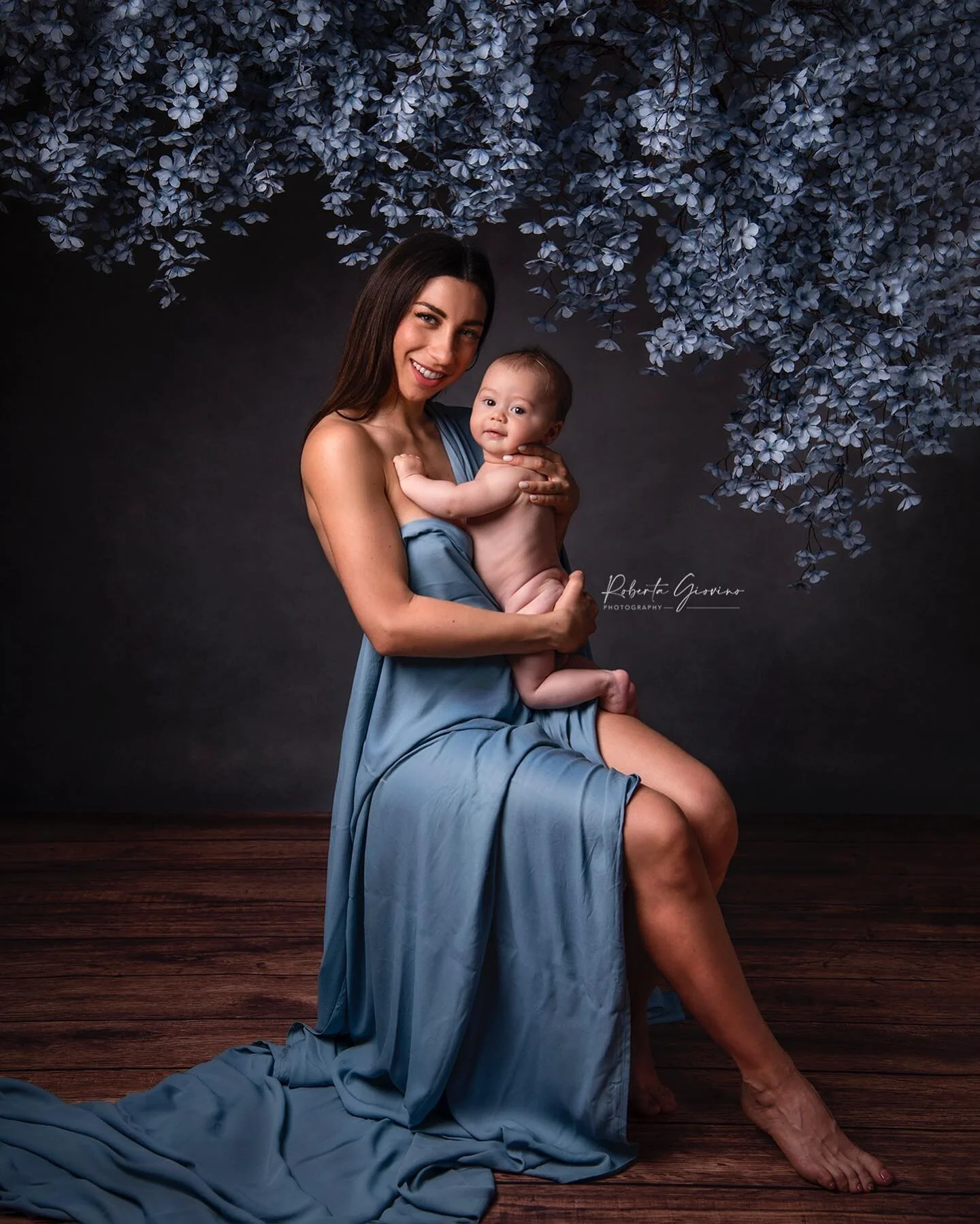 Motherhood 
Meravigliosamente loro, nel mio omaggio alla mamma💙

Roberta Giovino, 
Fotografa specializzata in Ritratti Artistici di Famiglia, Neonati, Bambini e Dolce Attesa 

Per info sulle sessioni fotografiche, contatta lo studio in DM, o dal sit