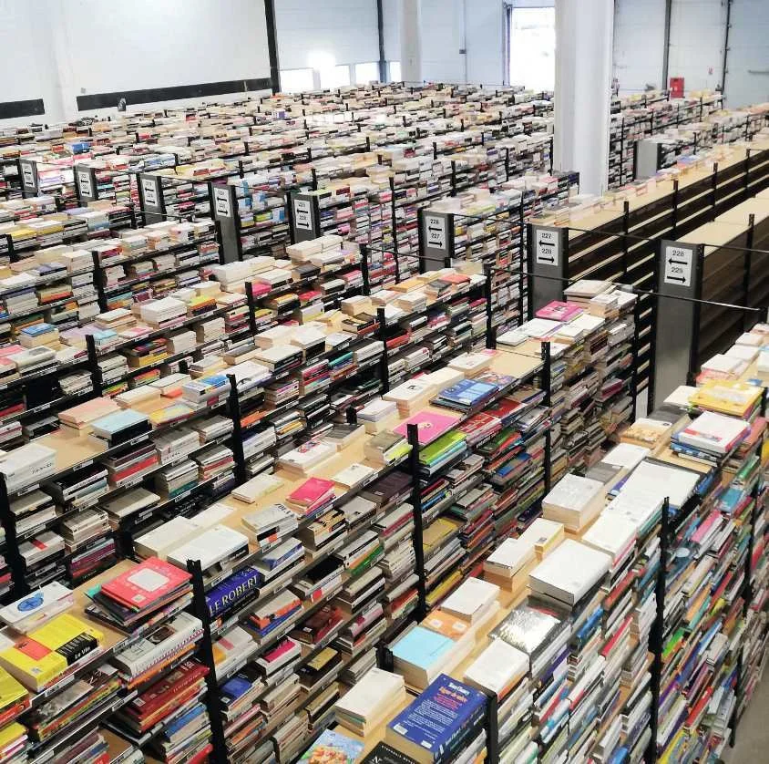 Fachbodenregal für Bücher.jpg