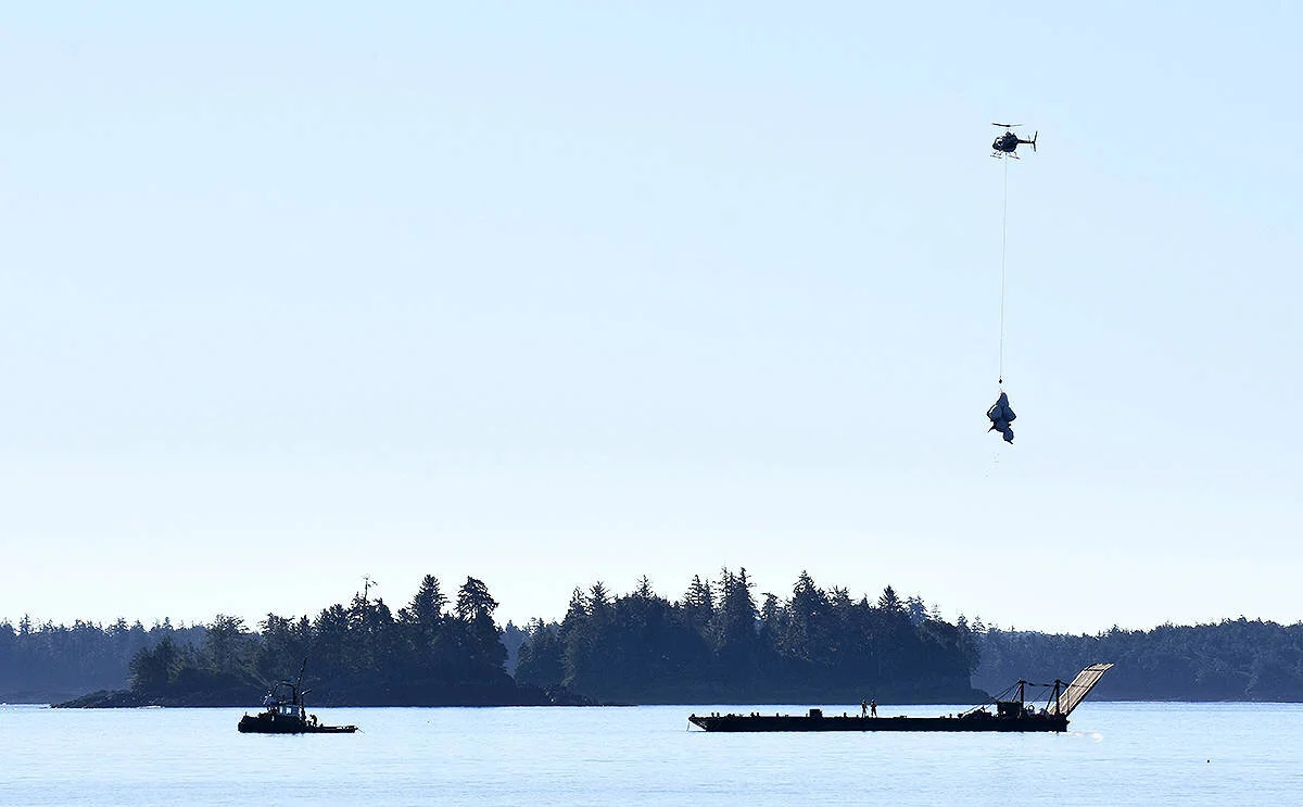 UPDATED: Surfrider oversees removal of debris supersacs off Flores Island