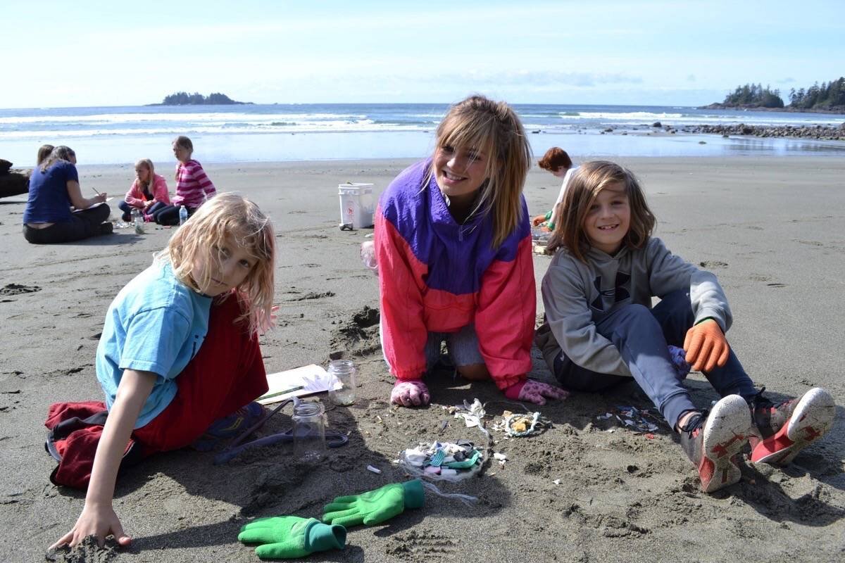 VIDEO: Flo Bay Beach clean up