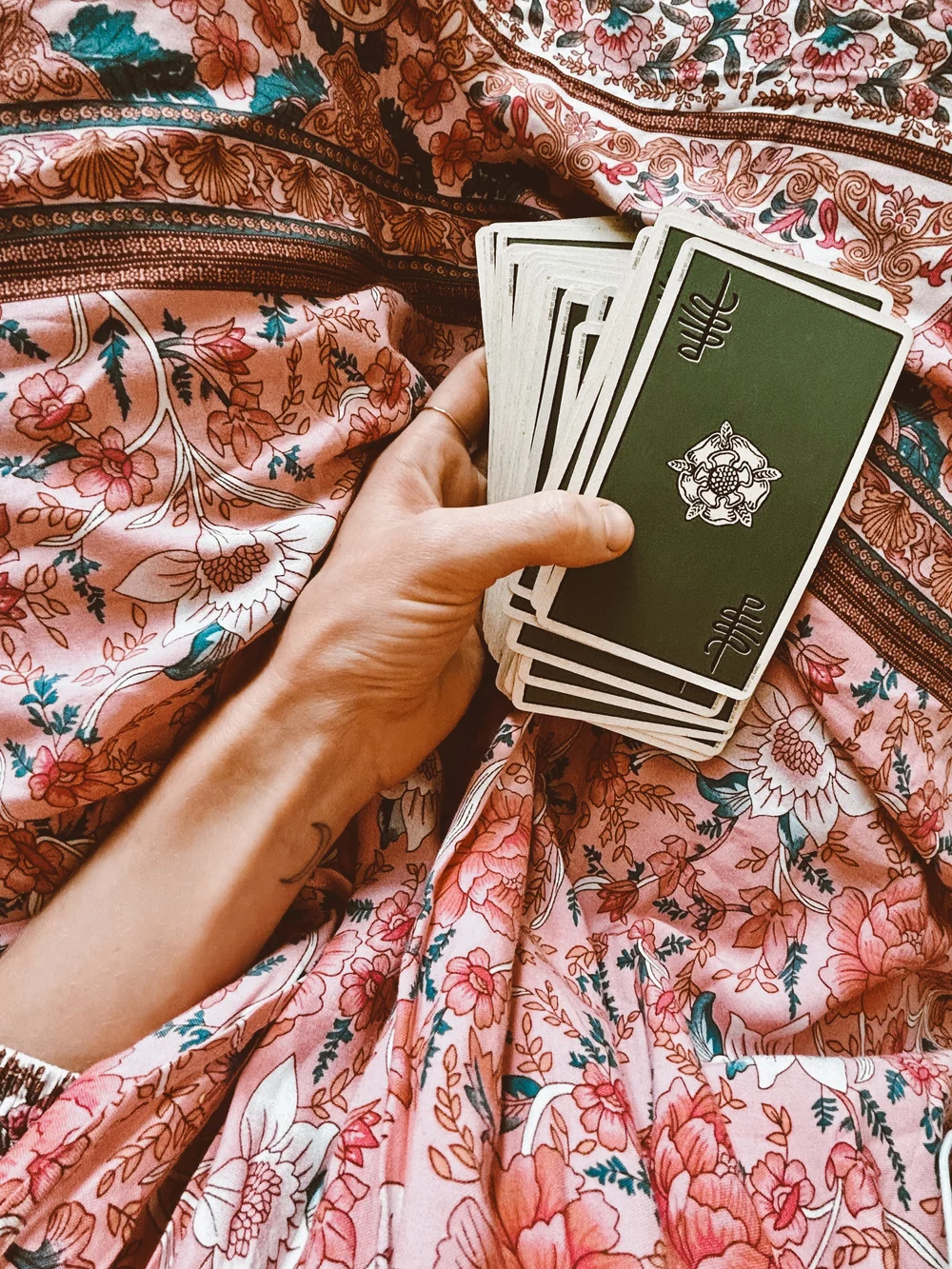 Tarot Readings For Reconnecting With Family 8 Ways to Connect with Your Tarot Cards (Or Reconnect with Your Deck