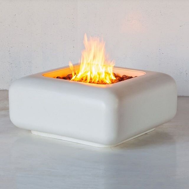 Wetstone Design Company team is overjoyed to introduce to you Cubo Round. Handcrafted to obtain the most smooth and round edges. Enjoy a moment to yourself or with your loved ones to the scenery of our Cubo-Round 38. Portable Fire-feature in the colo