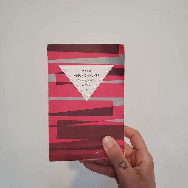 Amour, Colère et Folie de Marie Vieux-Chauvet est une lecture qui remue, que l&rsquo;on vit 💥
.
&laquo;Poussez de hauts cris si jamais ce manuscrit vous tombe sous les yeux ; traitez-moi d'impudique, d'immorale. Assaisonnez-moi d'épithètes injuri