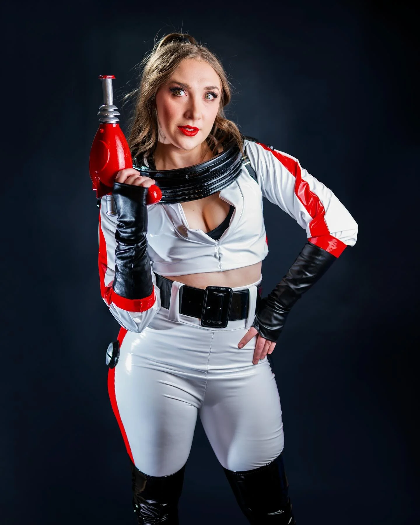 Photos of my Nuka Cola girl cosplay showed up in my photo app memories today so I thought it would be fun to share! I had so much fun putting this cosplay together! Since making this cosplay I had the chance to play in a Fallout oneshot using the @mo