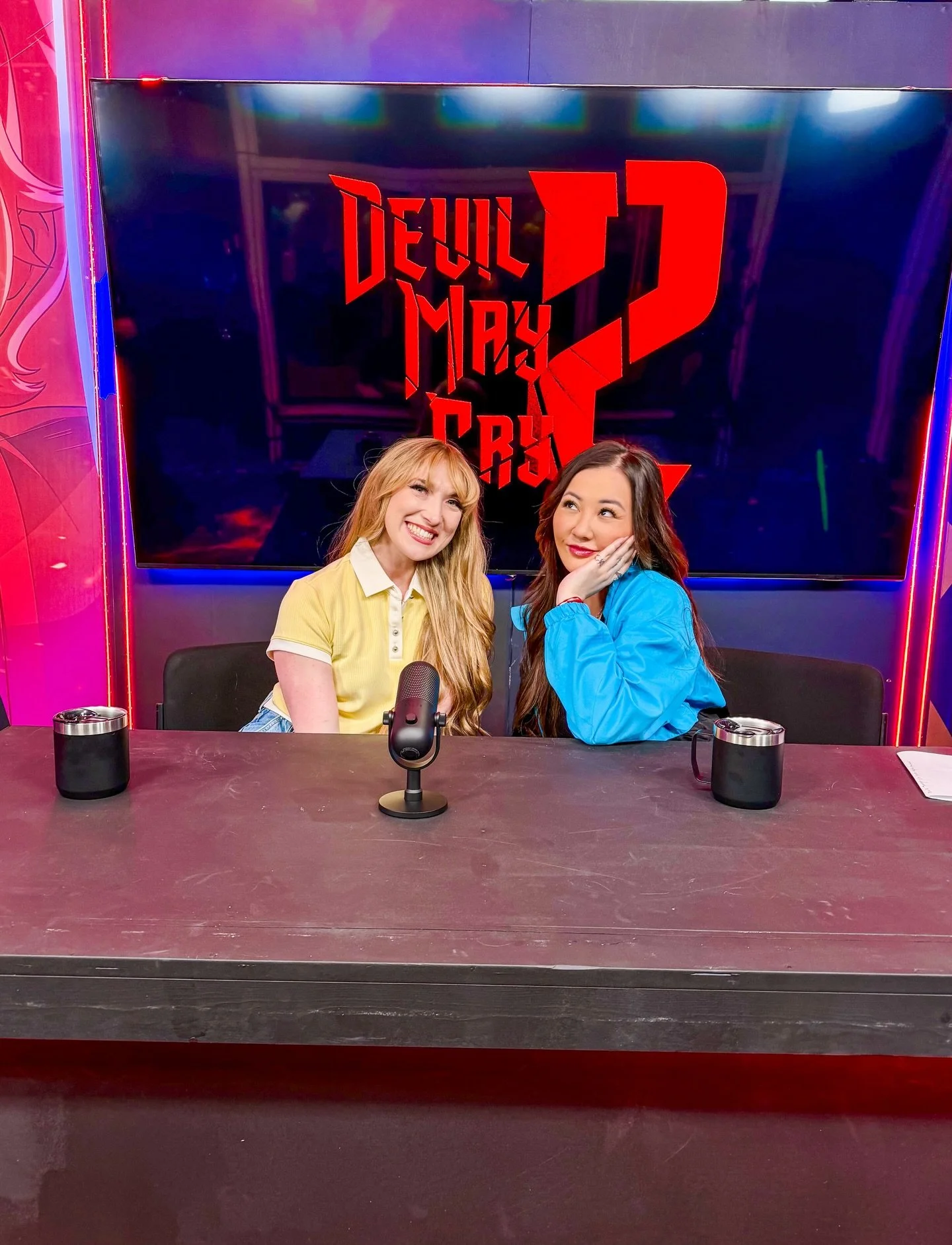 My first time at @lvlupexpo was so much fun! It was crazy cool chatting with @missginadarling at the @netflix  booth and you can look for #devilmaycry2 on Netflix super soon! Lua and I teamed up to play in the @flyquest Duel Land event and I&rsquo;m 