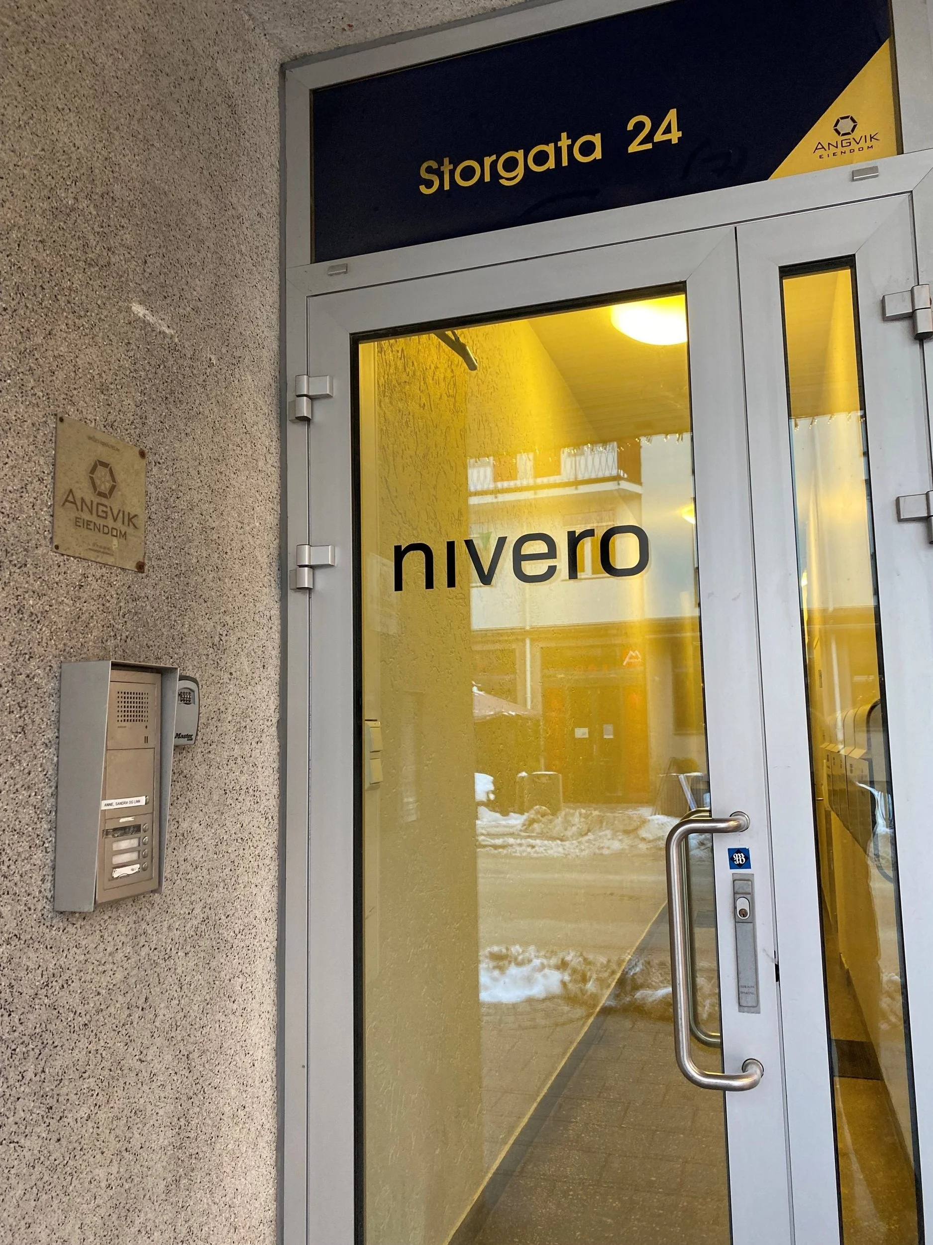 Nivero kontor inngang fra Storgata