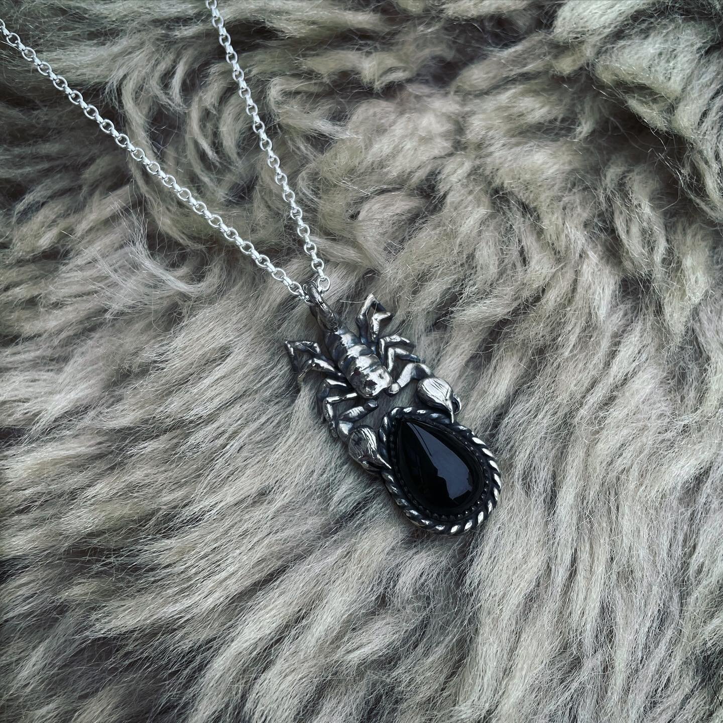 Black Onyx Scorpion Pendant 🦂

AVAILABLE 🔥

⛓www.wildmoonsilver.com⛓