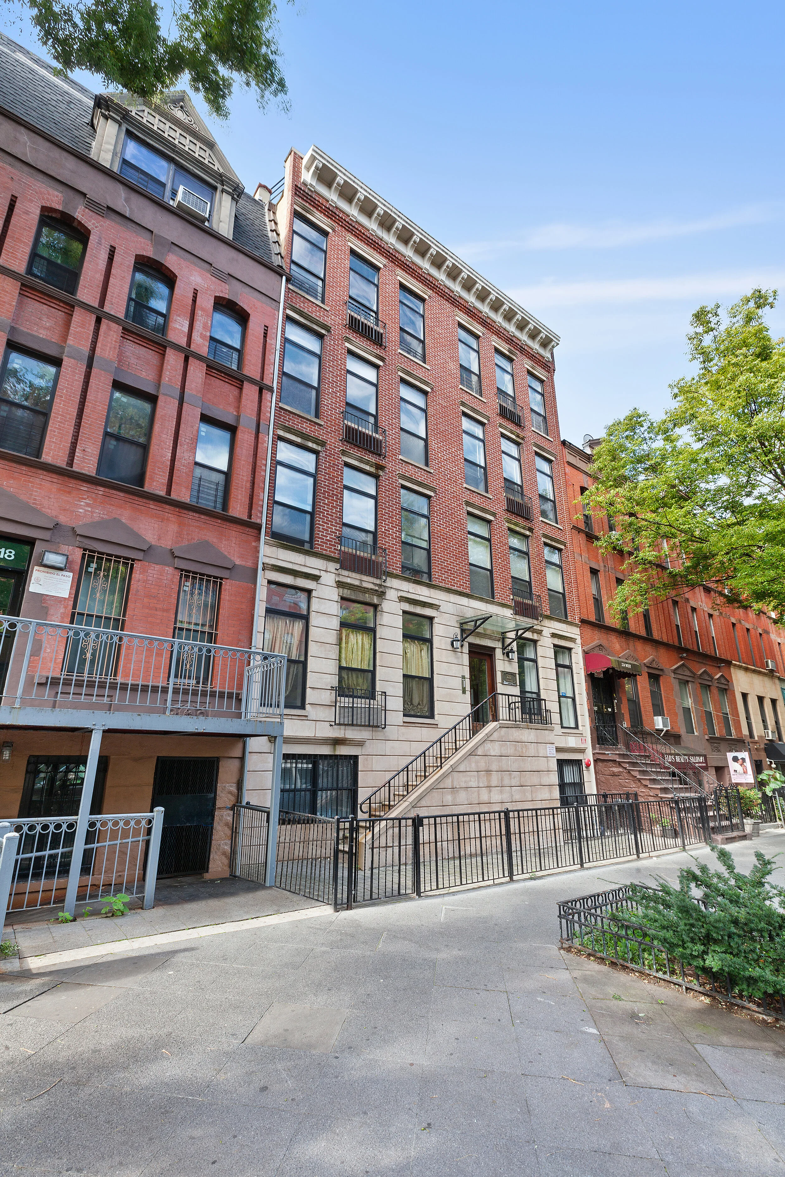 222_West_135th_Street_New_York_NY_10030_(1).jpg